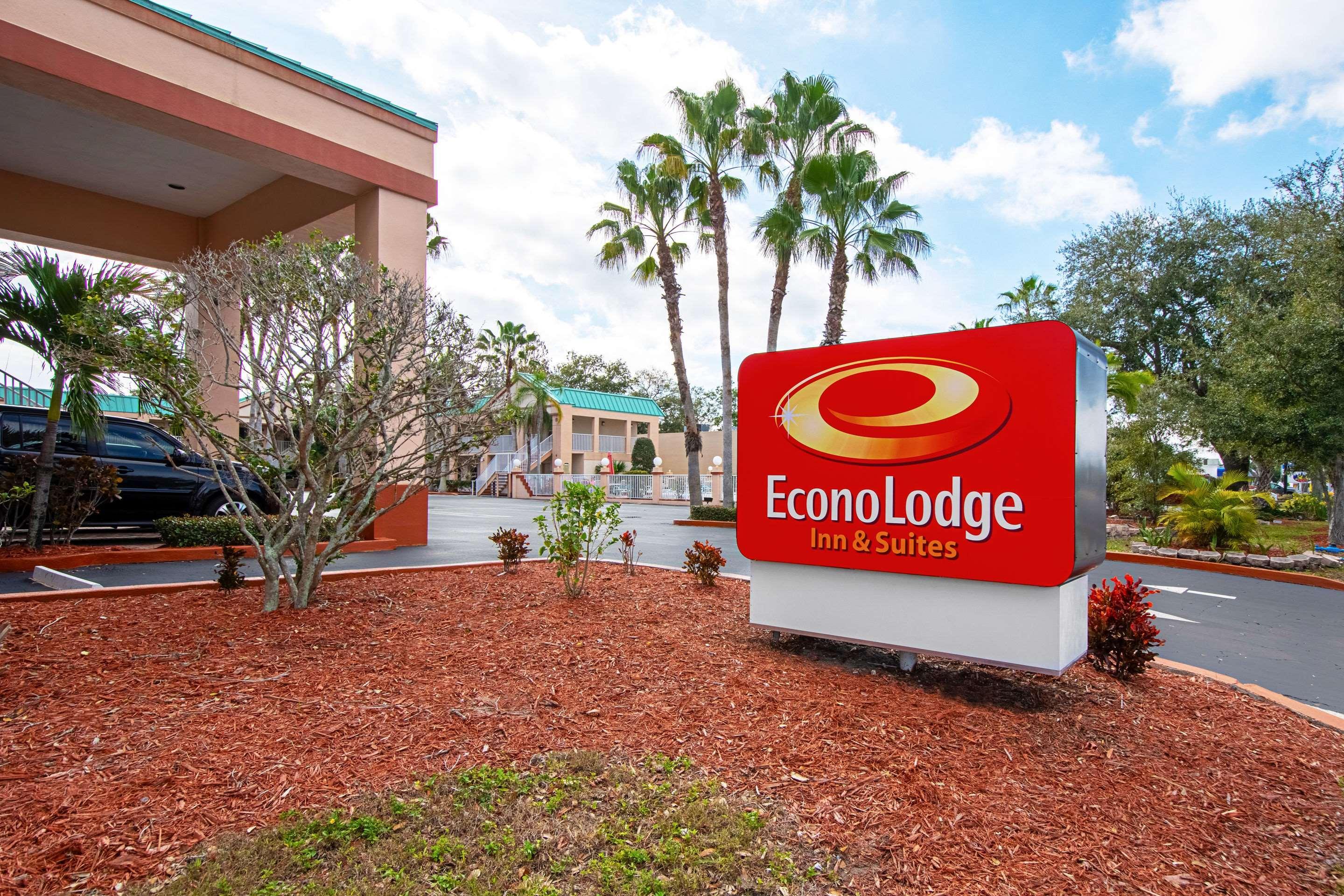 Ramada Limited Clearwater Hotel And Suites Buitenkant foto